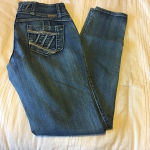La Bonita “Butt lift” jeans. NWOT. Size 15.